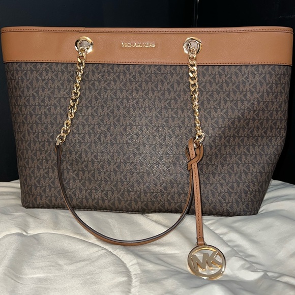 Michael Kors purse - Picture 1 of 6